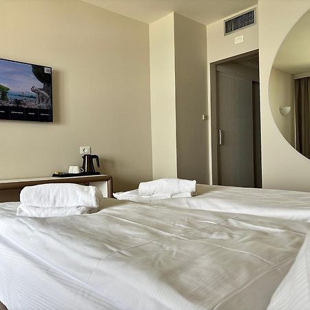 Hotel Aquila D'Oro Desenzano Дезенцано-дель-Гарда Экстерьер фото