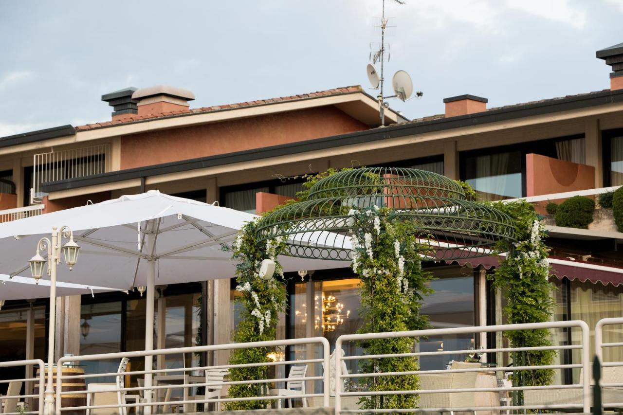 Hotel Aquila D'Oro Desenzano Дезенцано-дель-Гарда Экстерьер фото