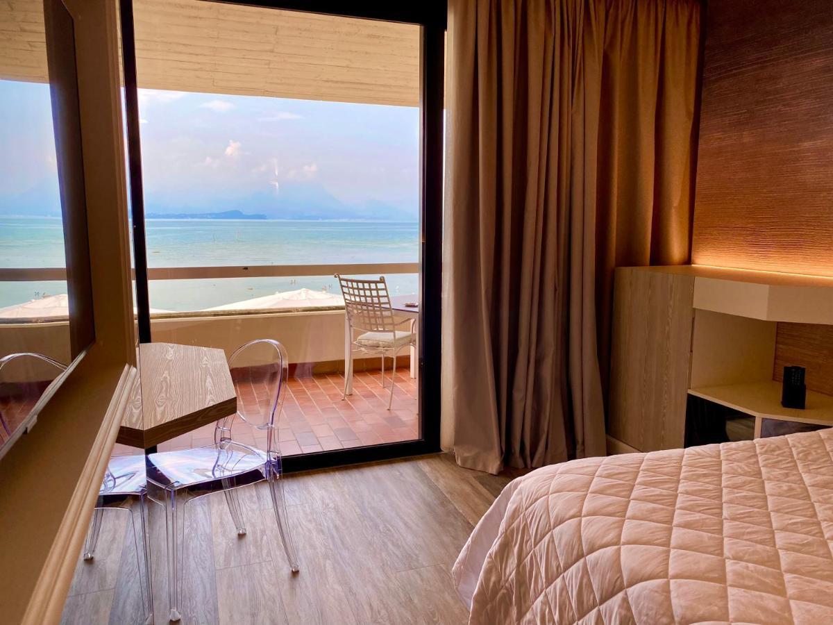 Hotel Aquila D'Oro Desenzano Дезенцано-дель-Гарда Экстерьер фото