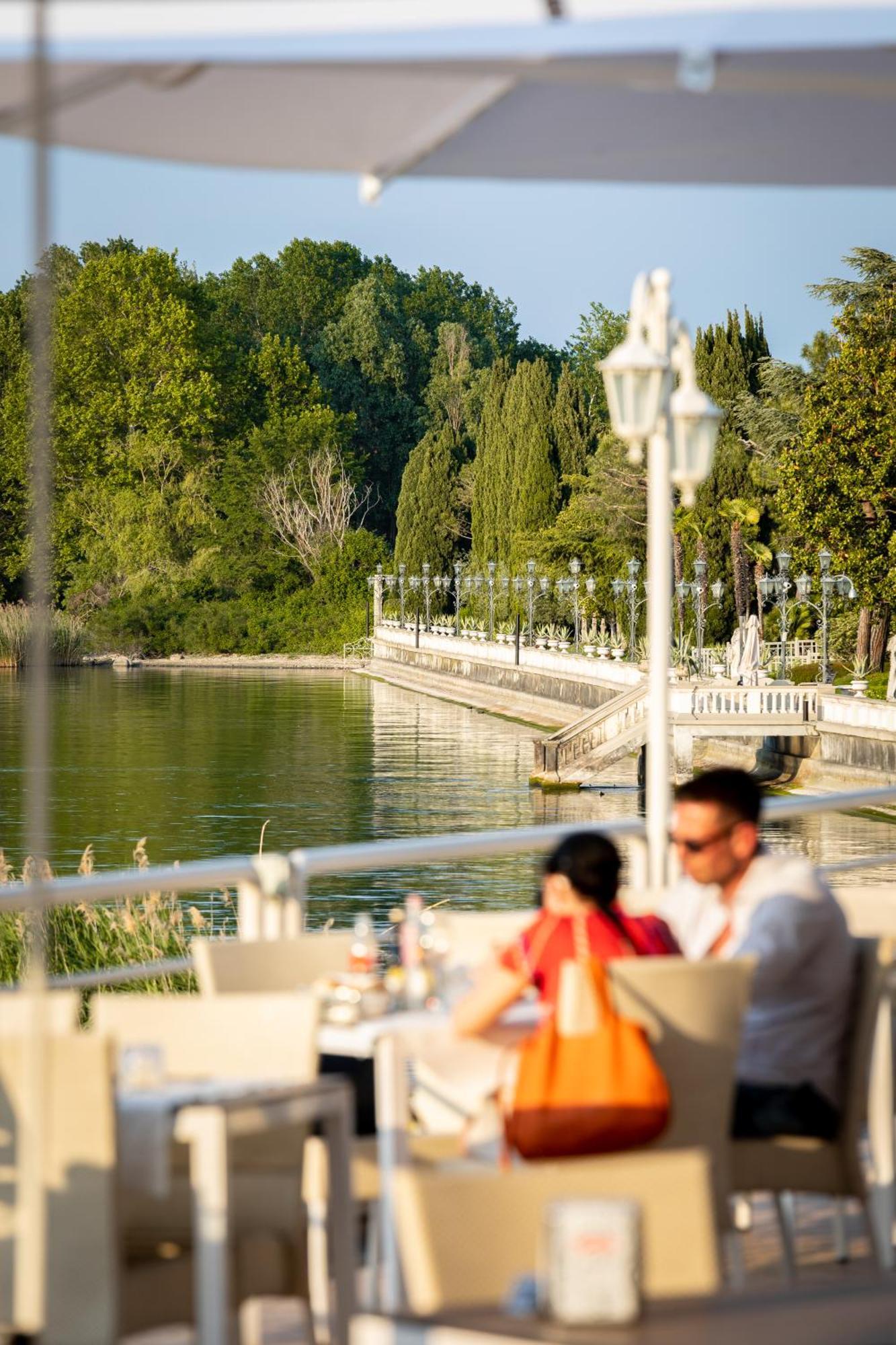 Hotel Aquila D'Oro Desenzano Дезенцано-дель-Гарда Экстерьер фото