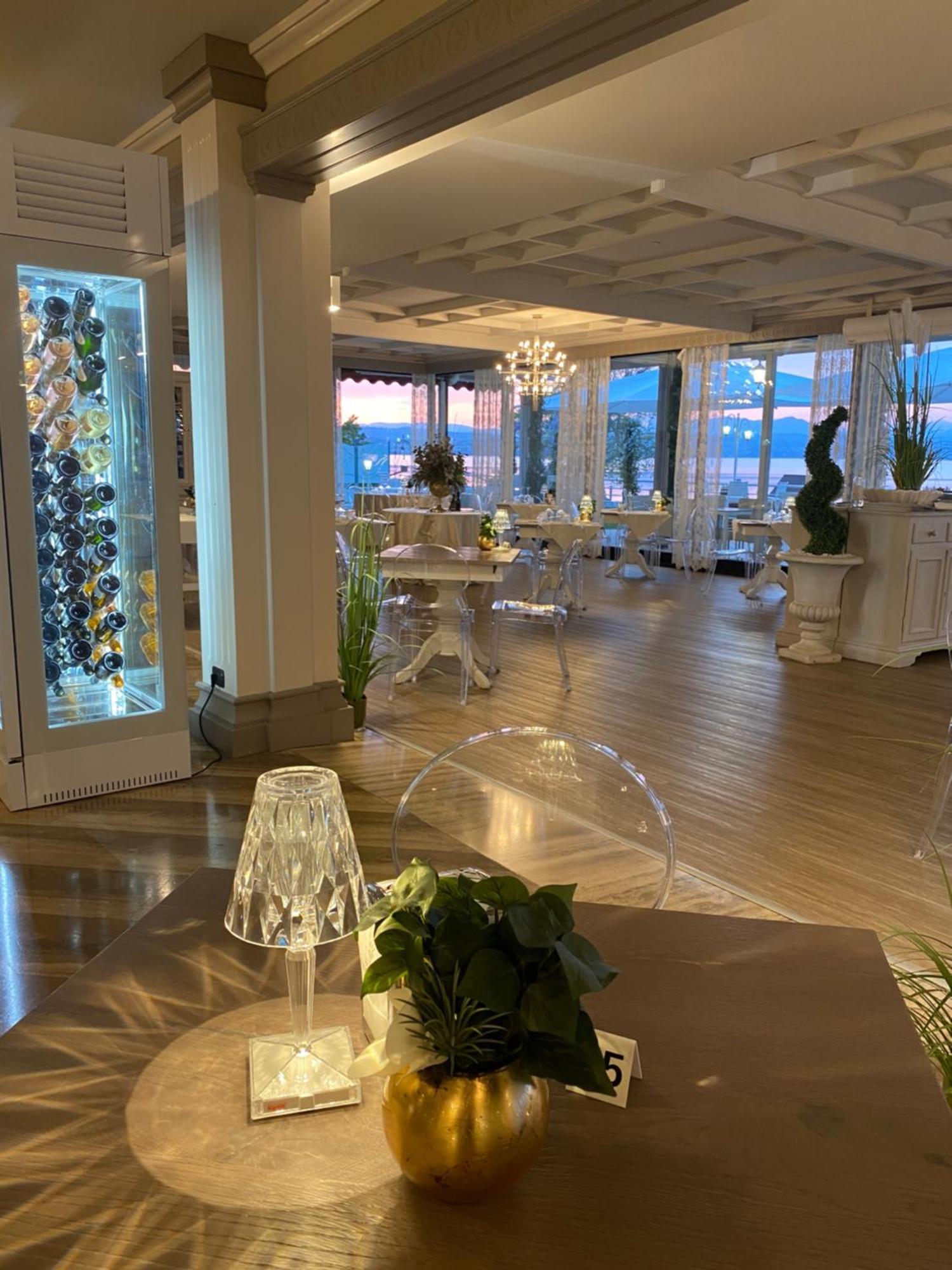 Hotel Aquila D'Oro Desenzano Дезенцано-дель-Гарда Экстерьер фото