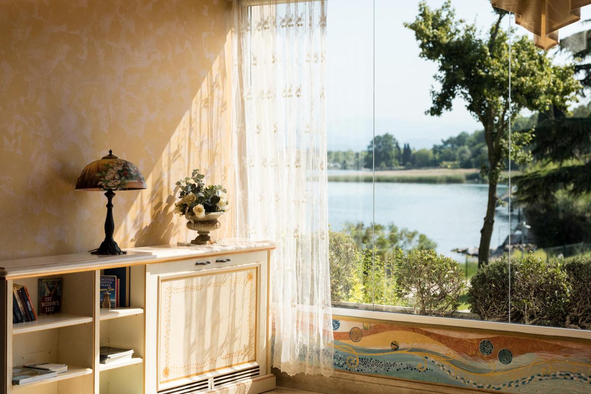 Hotel Aquila D'Oro Desenzano Дезенцано-дель-Гарда Экстерьер фото