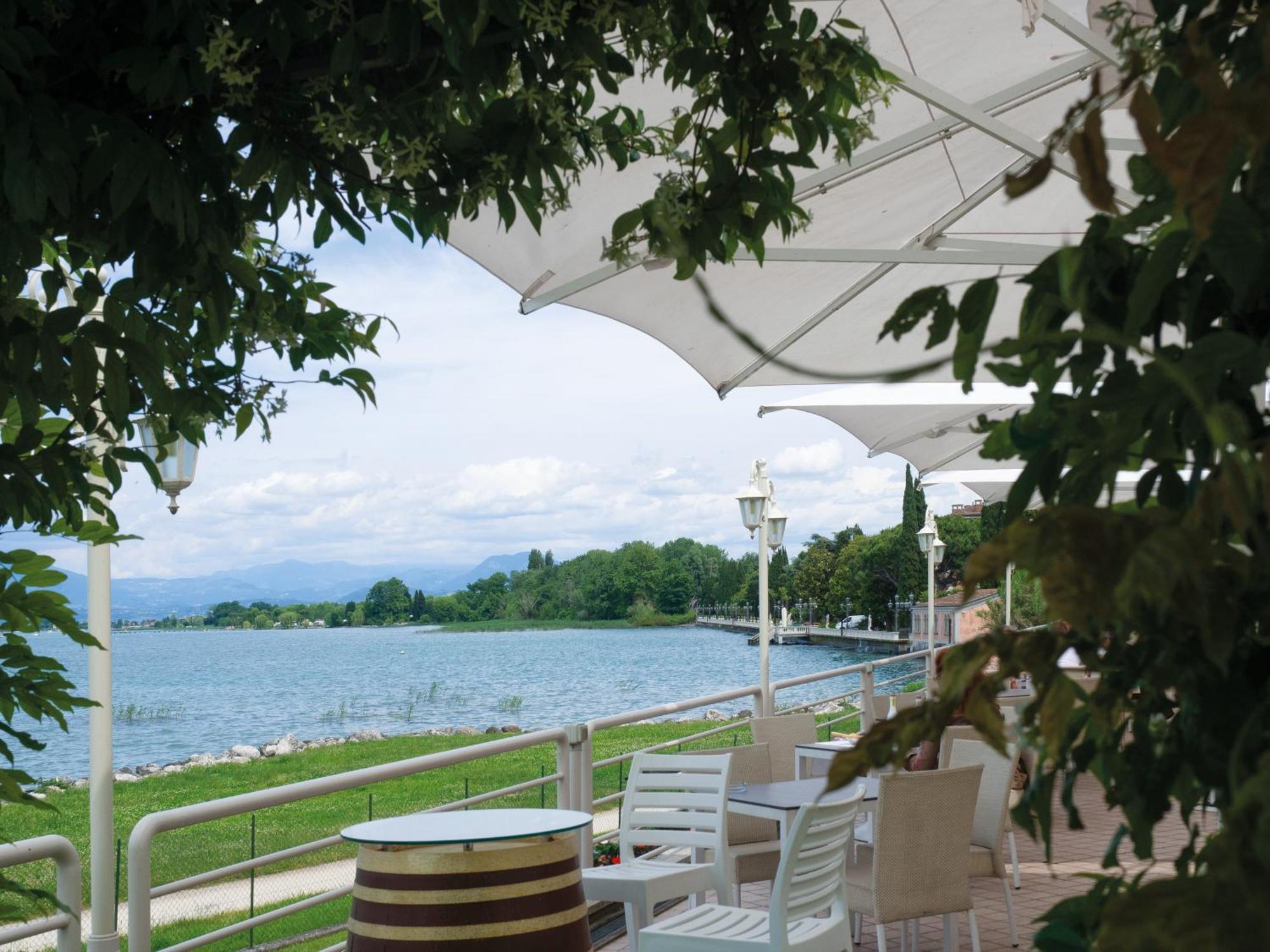 Hotel Aquila D'Oro Desenzano Дезенцано-дель-Гарда Экстерьер фото