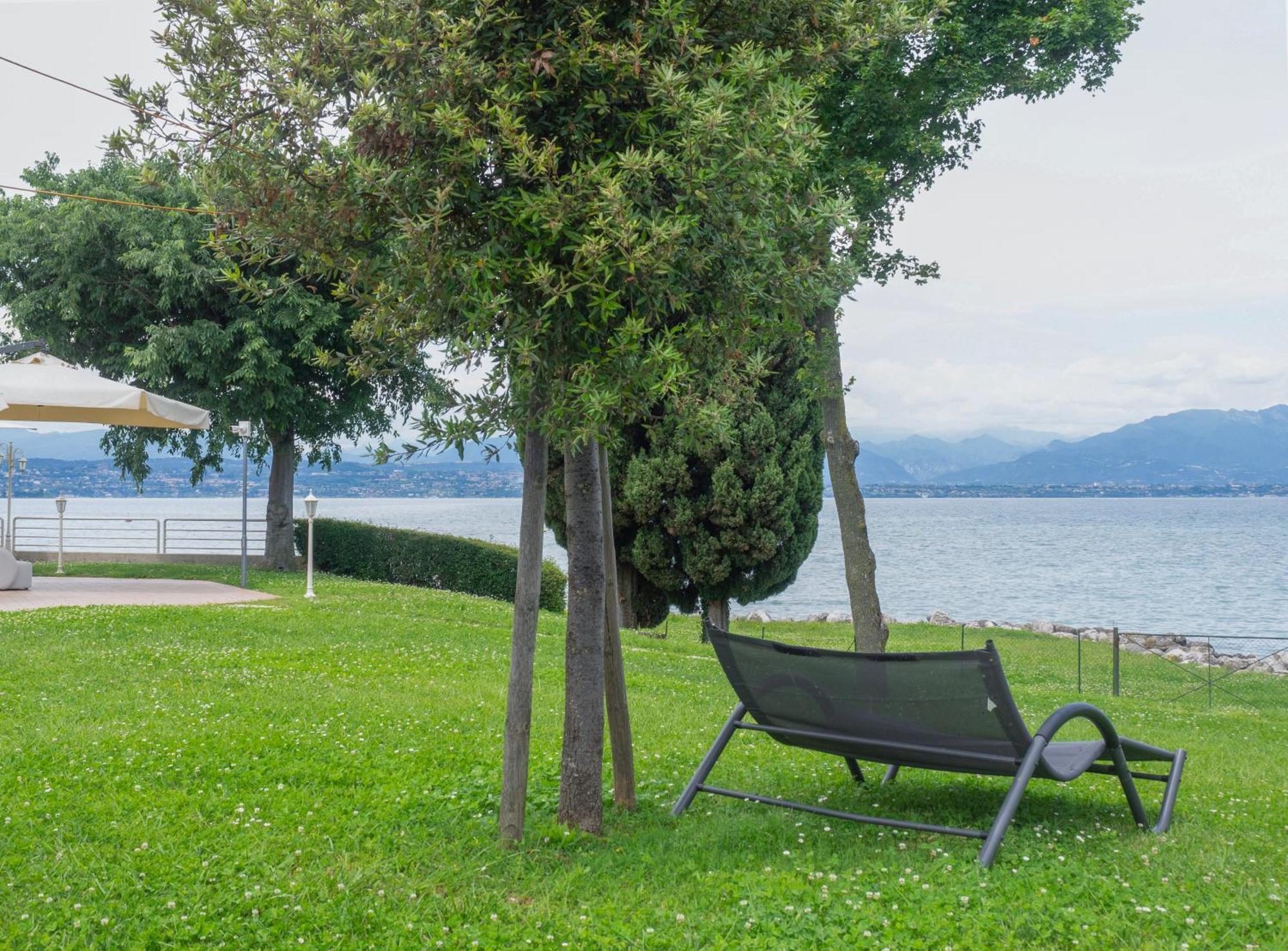 Hotel Aquila D'Oro Desenzano Дезенцано-дель-Гарда Экстерьер фото