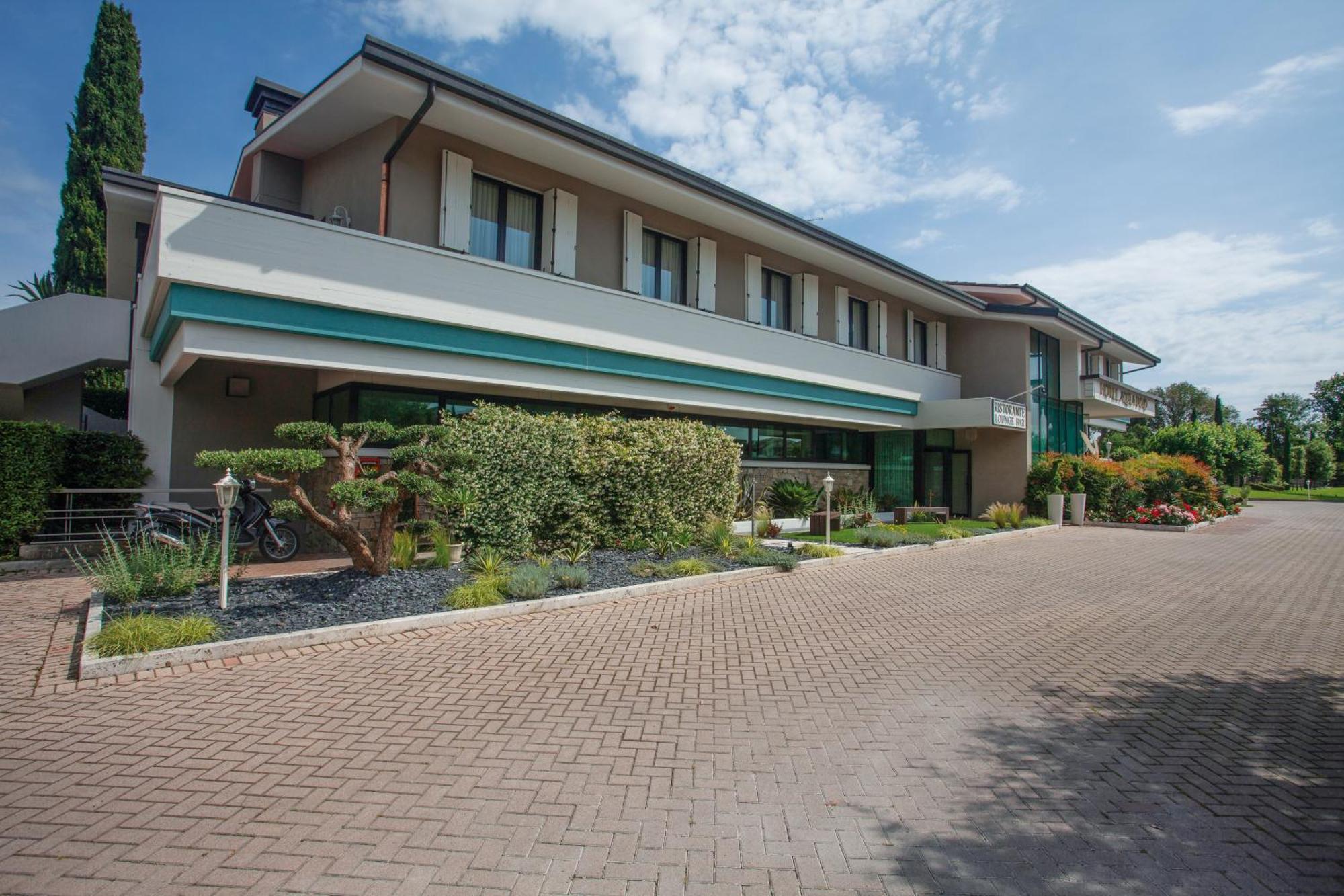 Hotel Aquila D'Oro Desenzano Дезенцано-дель-Гарда Экстерьер фото