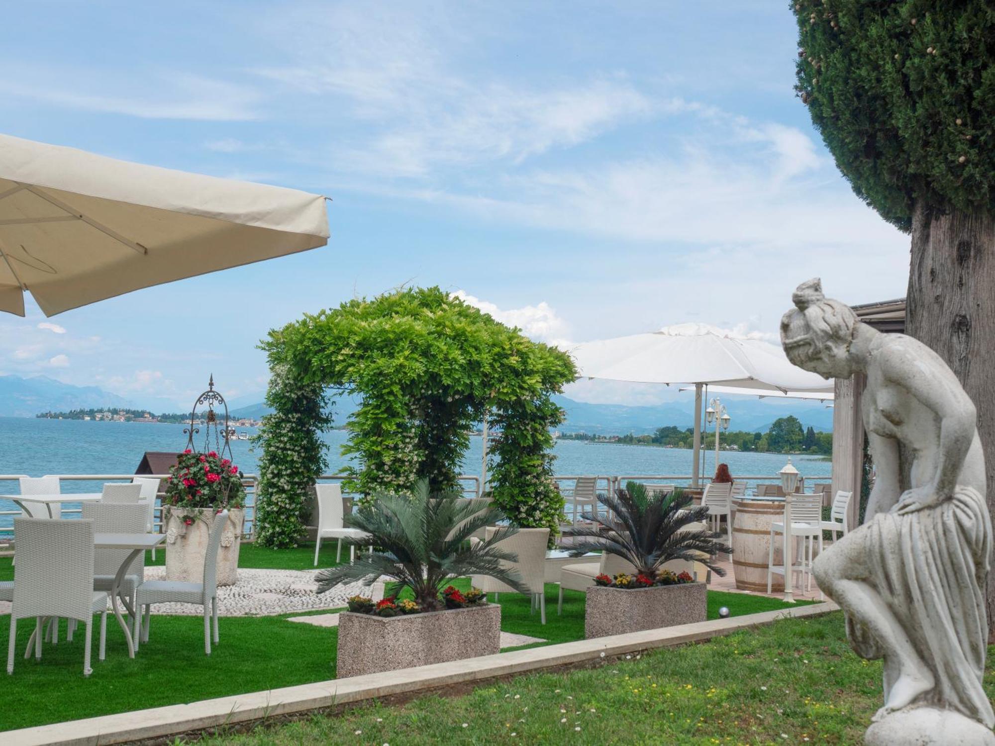 Hotel Aquila D'Oro Desenzano Дезенцано-дель-Гарда Экстерьер фото