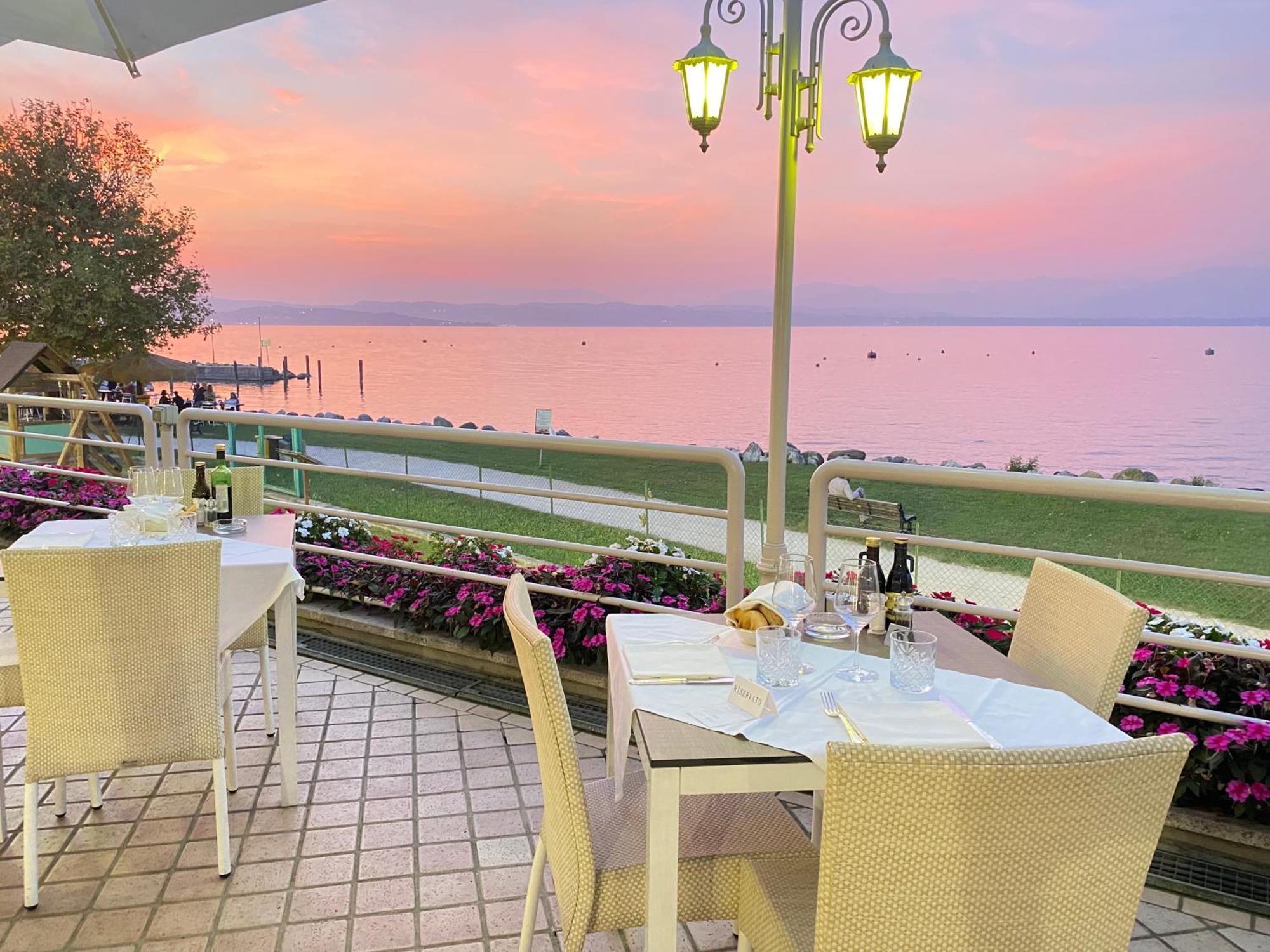 Hotel Aquila D'Oro Desenzano Дезенцано-дель-Гарда Экстерьер фото