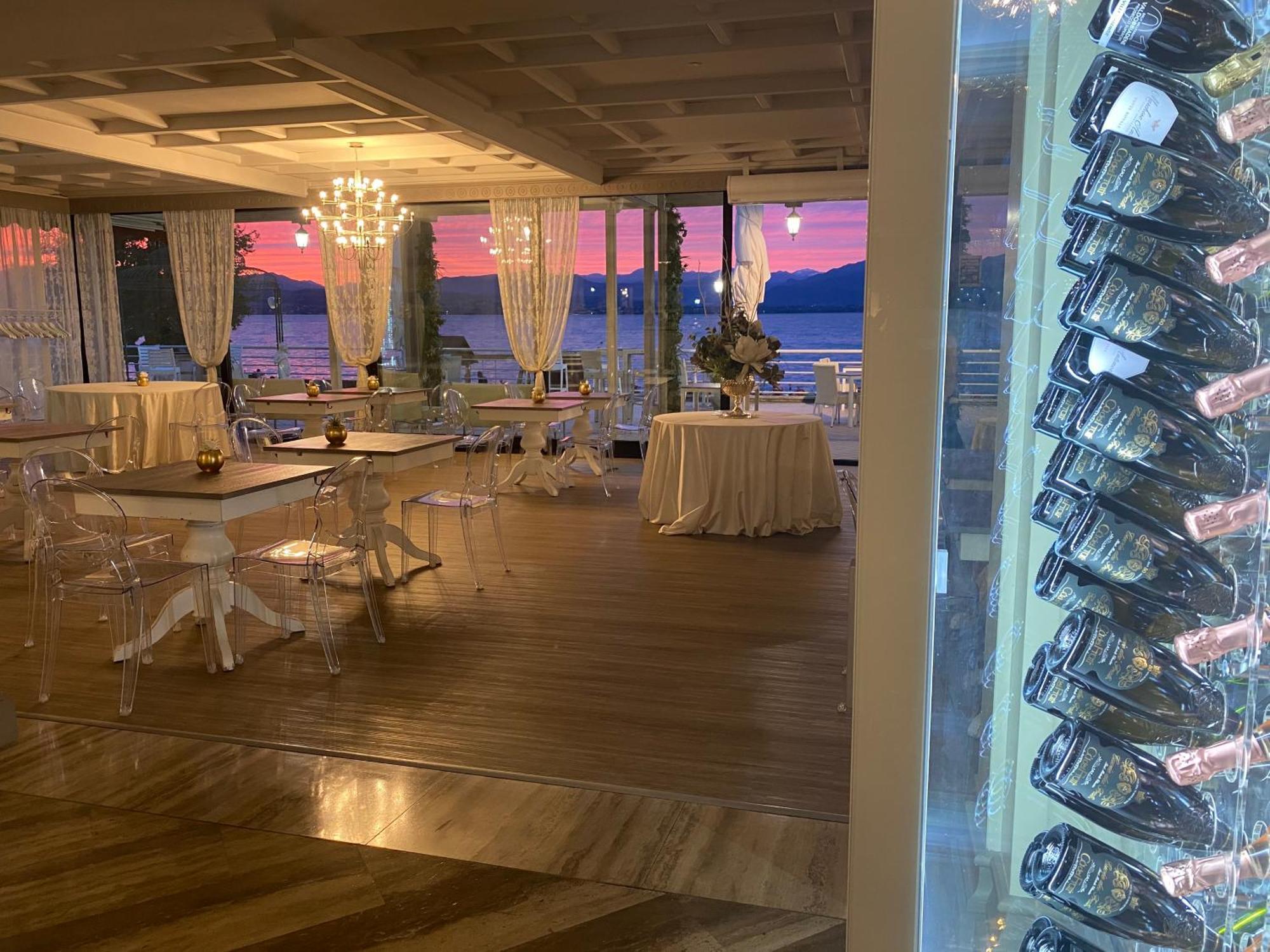 Hotel Aquila D'Oro Desenzano Дезенцано-дель-Гарда Экстерьер фото
