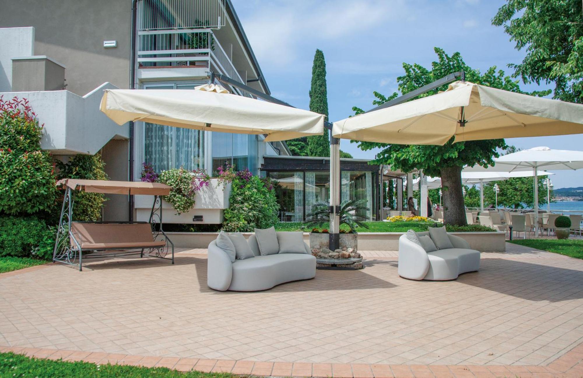 Hotel Aquila D'Oro Desenzano Дезенцано-дель-Гарда Экстерьер фото