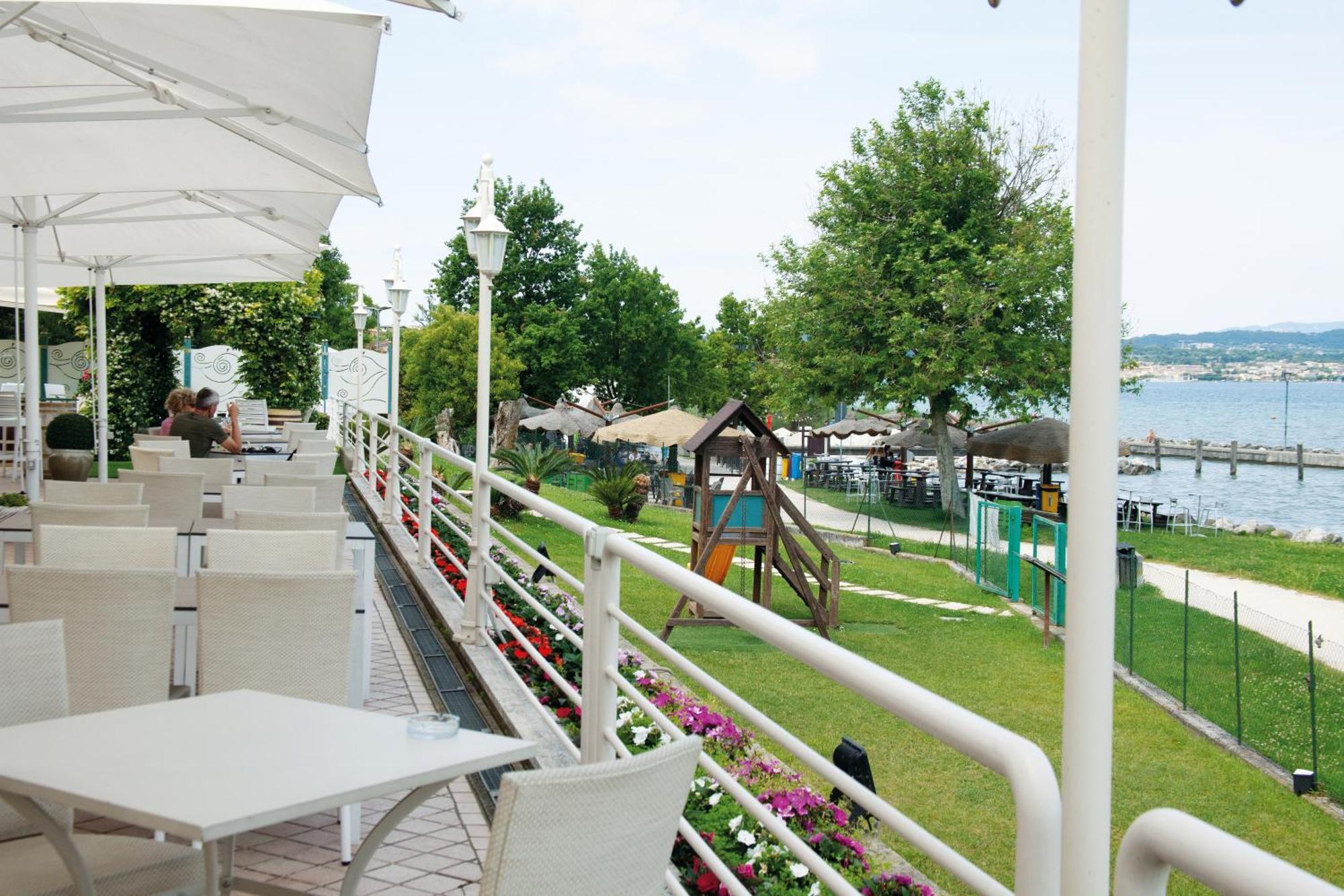 Hotel Aquila D'Oro Desenzano Дезенцано-дель-Гарда Экстерьер фото