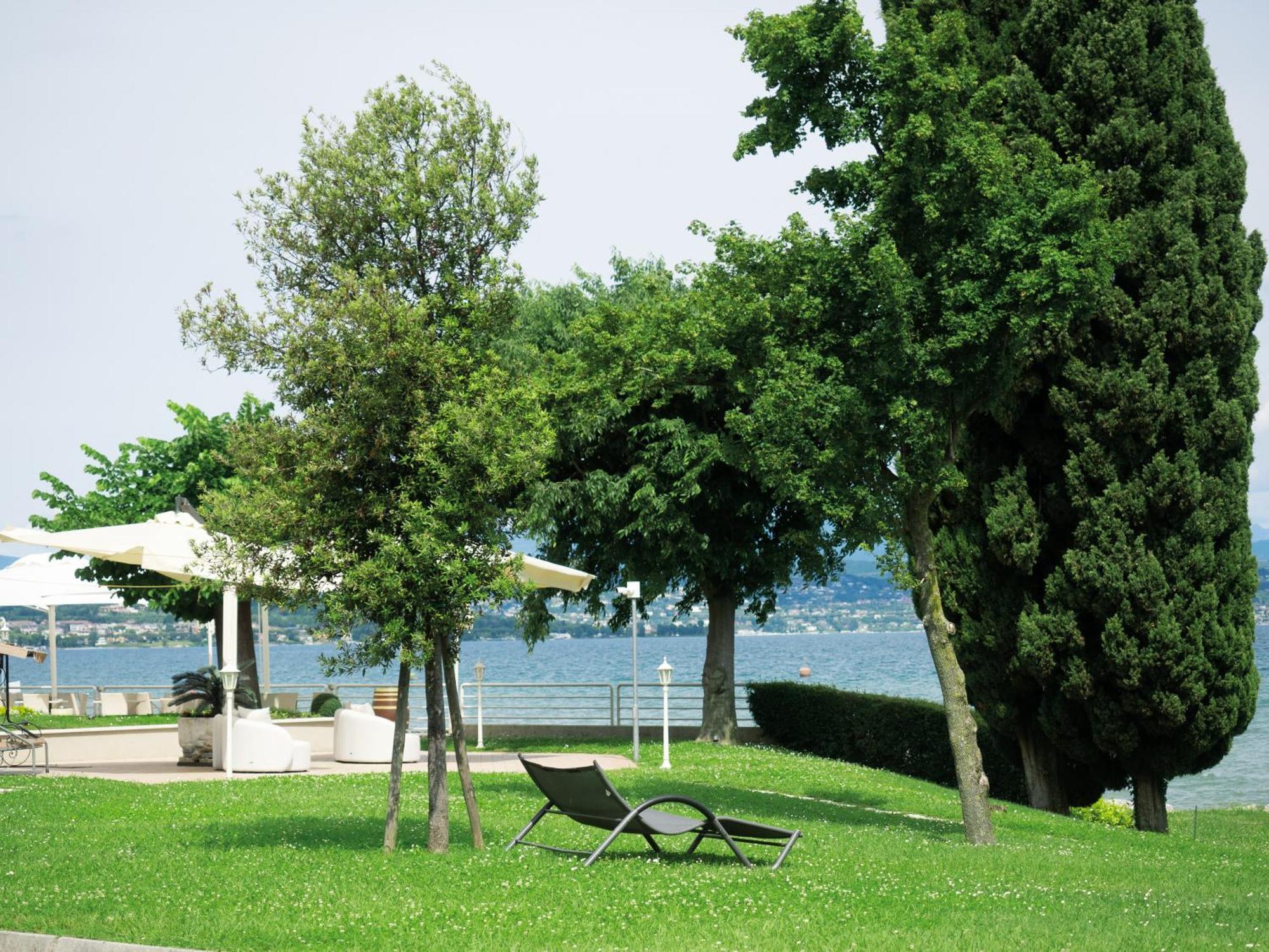 Hotel Aquila D'Oro Desenzano Дезенцано-дель-Гарда Экстерьер фото