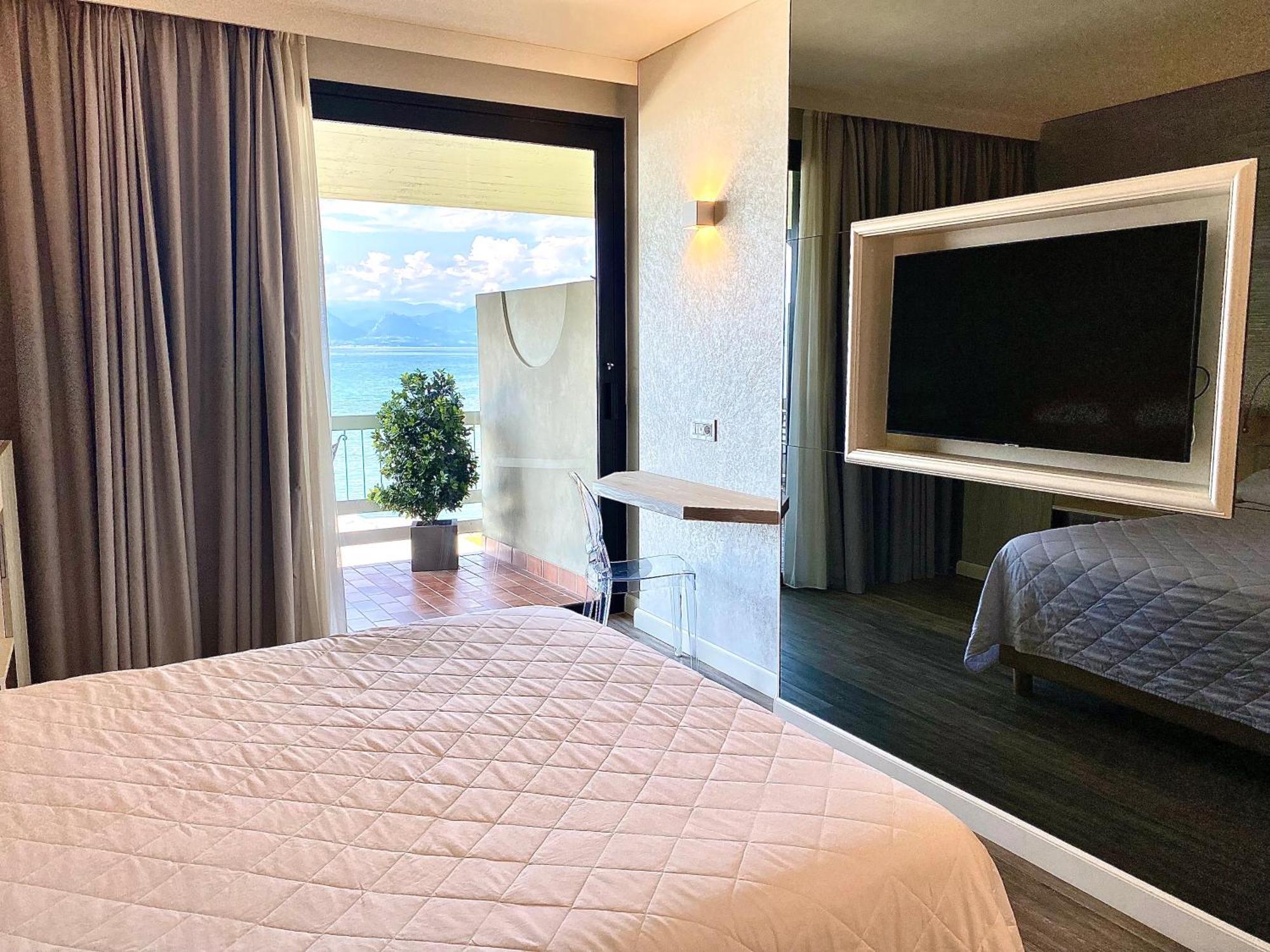 Hotel Aquila D'Oro Desenzano Дезенцано-дель-Гарда Экстерьер фото