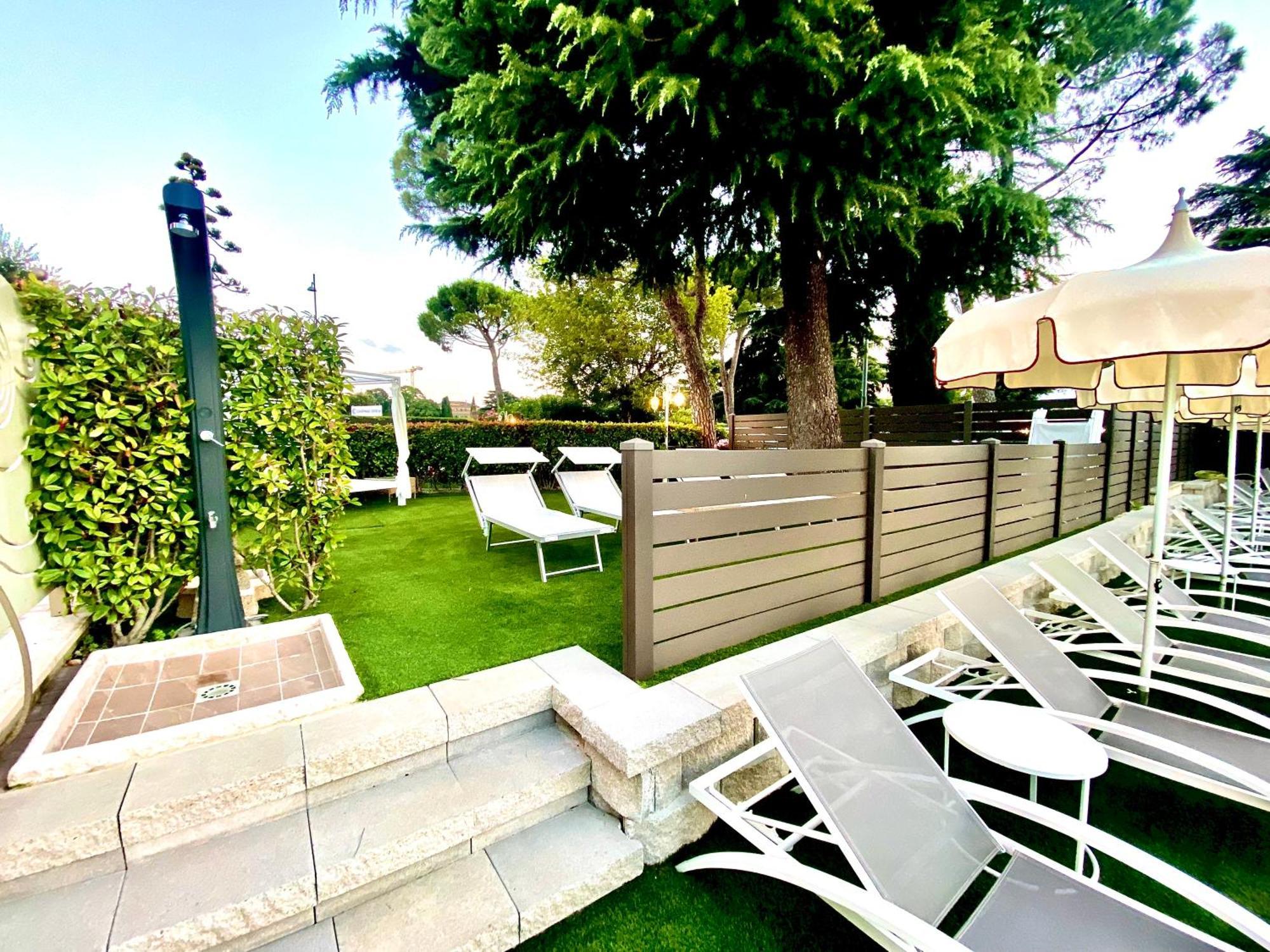 Hotel Aquila D'Oro Desenzano Дезенцано-дель-Гарда Экстерьер фото