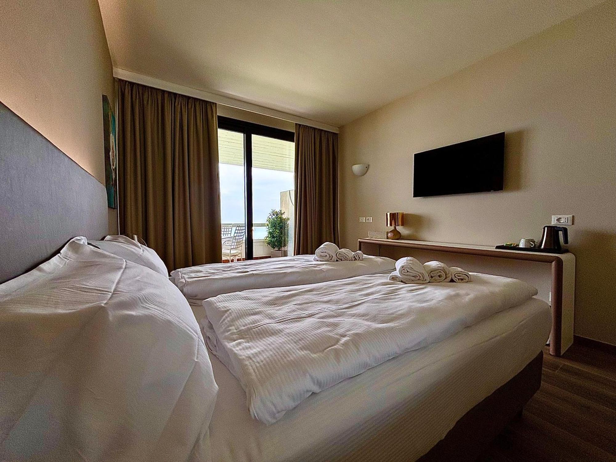Hotel Aquila D'Oro Desenzano Дезенцано-дель-Гарда Экстерьер фото